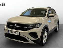 Ljusgrå (grå) Ny 2024 VW T-Cross Life SUV | 259 900 kr (Marknadspris)