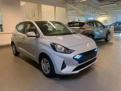 Grå Ny 2024 Hyundai i10 Essential Halvkombi | 186 400 kr (Marknadspris)