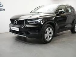Svart Begagnad 2022 Volvo XC40 Momentum SUV | 309 900 kr (Marknadspris)