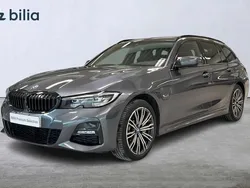 Grå (mineralgrå metallic) Begagnad 2022 BMW 330e M Sport Kombi | 359 900 kr (Marknadspris)