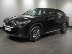 Svart Begagnad 2024 BMW iX2 Shadowline SUV | 498 800 kr (Superpris)