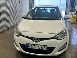 Vit Begagnad 2013 Hyundai i20 Select Halvkombi | 40 000 kr