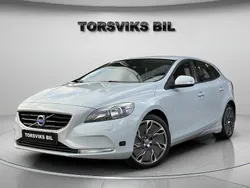 Ljusblå (blåmet) Begagnad 2012 Volvo V40 CC Kinetic Kombi | 119 900 kr (Marknadspris)