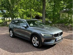 Grå Begagnad 2019 Volvo V60 CC Pro Kombi | 280 000 kr (Lite dyr)