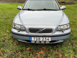 Blå Begagnad 2002 Volvo V70 Business Edition Kombi | 25 000 kr (Marknadspris)