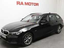 Vit Begagnad 2022 BMW 330e Sport Line Kombi | 299 900 kr (Superpris)