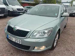 Ljusgrön Begagnad 2011 Skoda Octavia Elegance Kombi | 39 900 kr (Bra pris)