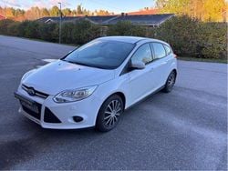 Vit Begagnad 2013 Ford Focus Trend Halvkombi | 44 900 kr (Bra pris)