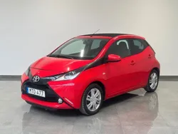 Röd Begagnad 2015 Toyota Aygo X-wave Halvkombi | 79 900 kr