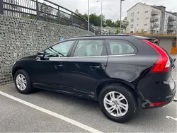 Svart Begagnad 2015 Volvo XC60 Momentum SUV | 160 000 kr (Bra pris)