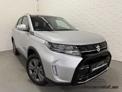 Grå Ny 2025 Suzuki Vitara SUV | 299 900 kr (Marknadspris)