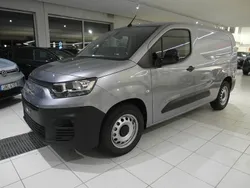 Grå (mörkgrå metallic) Begagnad 2023 Fiat e-Doblò Launch Edition Minibuss | 449 500 kr