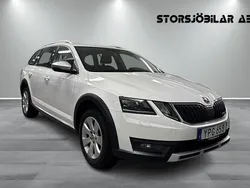 Vit Begagnad 2017 Skoda Octavia Scout Kombi | 169 000 kr (Dyr)
