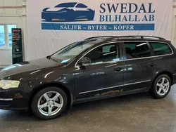 Mörkbrun (brun) Begagnad 2006 VW Passat Comfortline Kombi | 29 800 kr (Marknadspris)