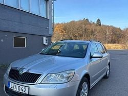 Silver Begagnad 2011 Skoda Octavia Elegance Kombi | 34 900 kr (Marknadspris)