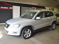Ljusgrå Begagnad 2010 VW Tiguan Sportline SUV | 99 900 kr (Marknadspris)