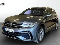 Grå Begagnad 2021 VW Tiguan Allspace R-line SUV | 339 900 kr (Marknadspris)