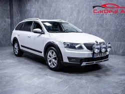 Vit Begagnad 2016 Skoda Octavia Scout Kombi | 144 800 kr (Marknadspris)