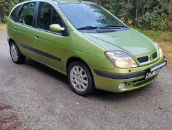 Grön Begagnad 2000 Renault Scénic Minibuss | 17 000 kr