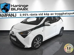Vit Begagnad 2019 Toyota Aygo X-play Halvkombi | 119 900 kr (Marknadspris)