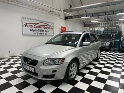 Ljusgrå Begagnad 2009 Volvo V50 Momentum Kombi | 44 900 kr (Marknadspris)