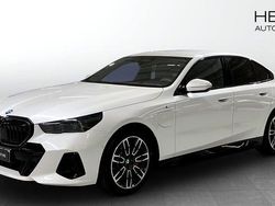 Vit Begagnad 2025 BMW 530 M Sport Sedan | 684 700 kr