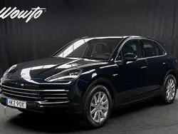 Ljusblå (moonlight blue metallic) Begagnad 2020 Porsche Cayenne SUV | 699 800 kr (Marknadspris)