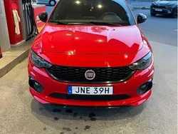 Röd Begagnad 2020 Fiat Tipo Sport Halvkombi | 145 000 kr (Marknadspris)