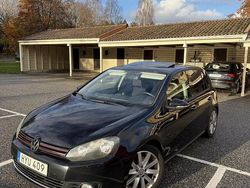 Svart Begagnad 2010 VW Golf VI Halvkombi | 59 900 kr (Marknadspris)