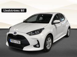 Vit Begagnad 2022 Toyota Yaris Hybrid Active Halvkombi | 229 000 kr (Marknadspris)