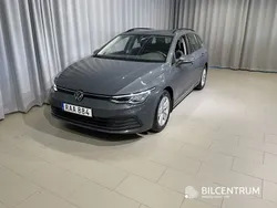 Grå Begagnad 2024 VW Golf VIII Kombi | 299 900 kr (Marknadspris)