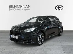 Svart Ny 2024 Toyota Yaris Hybrid Active Halvkombi | 284 900 kr (Lite dyr)