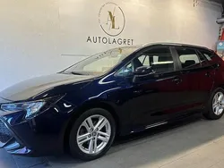 Mörkblå Begagnad 2022 Toyota Corolla Active Kombi | 214 900 kr (Marknadspris)