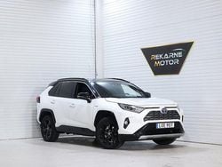 Vit Begagnad 2020 Toyota RAV4 Hybrid Style SUV | 334 900 kr (Marknadspris)