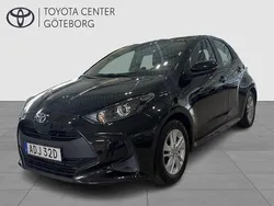 Svart Begagnad 2022 Toyota Yaris Hybrid Active Halvkombi | 199 900 kr (Marknadspris)