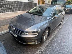 Grå Begagnad 2017 VW Passat GTE Kombi | 188 000 kr (Marknadspris)