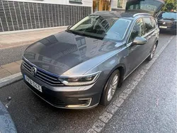 Grå Begagnad 2017 VW Passat GTE Kombi | 188 000 kr (Marknadspris)