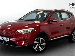 Röd (red) Begagnad 2021 MG ZS Luxury Sedan | 234 900 kr (Superpris)