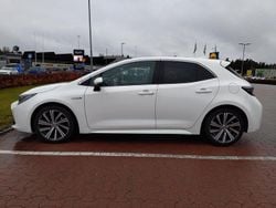 Vit Begagnad 2020 Toyota Corolla Hybrid Style Halvkombi | 188 000 kr (Bra pris)