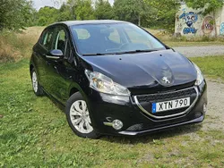 Svart Begagnad 2014 Peugeot 208 Halvkombi | 95 000 kr (Marknadspris)