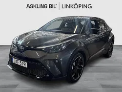 Mörkgrå Begagnad 2023 Toyota C-HR Sport SUV | 335 000 kr (Marknadspris)