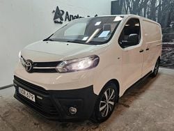 Vit Begagnad 2017 Toyota Proace Van | 119 800 kr (Marknadspris)