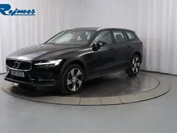 Svart Begagnad 2022 Volvo V60 CC Core Kombi | 299 800 kr (Bra pris)