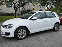 Vit Begagnad 2017 VW Golf VII Halvkombi | 115 000 kr (Marknadspris)