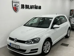 Vit Begagnad 2015 VW Golf VII Halvkombi | 119 700 kr (Marknadspris)