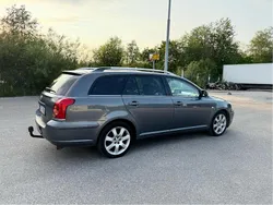 Grå Begagnad 2005 Toyota Avensis Kombi | 33 000 kr (Marknadspris)