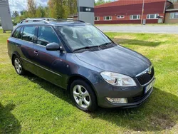 Mörkgrå Begagnad 2011 Skoda Fabia Elegance Kombi | 28 900 kr (Marknadspris)
