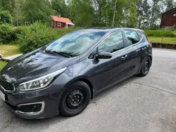 Grå Begagnad 2016 Kia Ceed Halvkombi | 70 000 kr (Superpris)