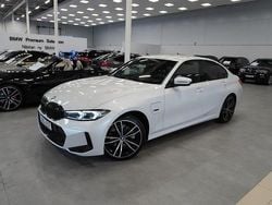 Mineralvit metallic Begagnad 2023 BMW 330 M Sport Sedan | 439 800 kr