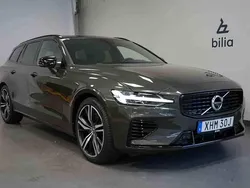 Mörkgrå (grå) Begagnad 2022 Volvo V60 R-Design Kombi | 449 000 kr (Marknadspris)
